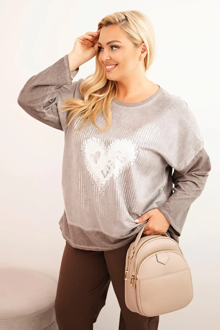 Kesi Włoski Women's Plus Size cotton sweatshirt with heart print and drawstrings brown