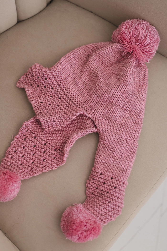 Kesi Women's winter cap with wool, visor and pom-poms K475 pink