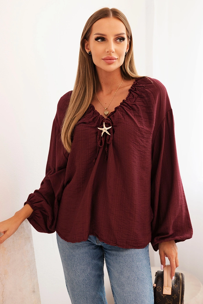 Kesi Włoski Women&#039;s blouse with viscose, pleated neckline and embellishment, burgundy