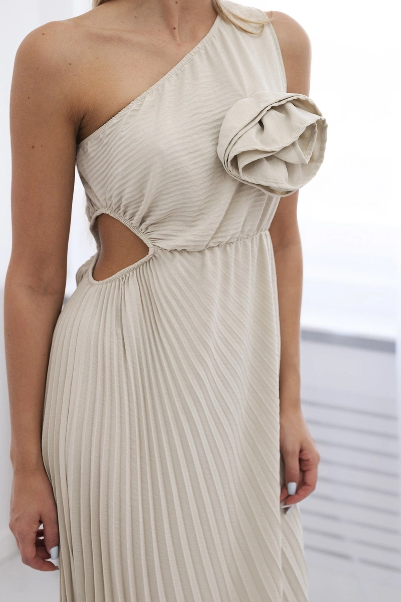 Women&#039;s pleated dress with flower - beige