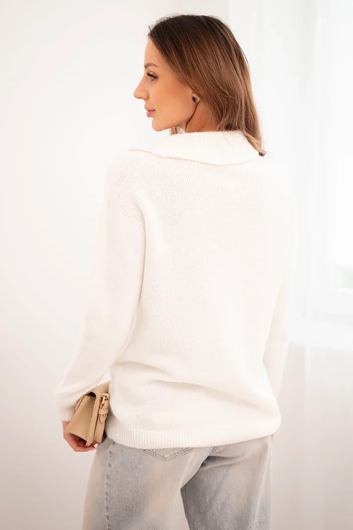 Kesi Włoski Women's sweater made of baby alpaca with a collar and V-neck ecru