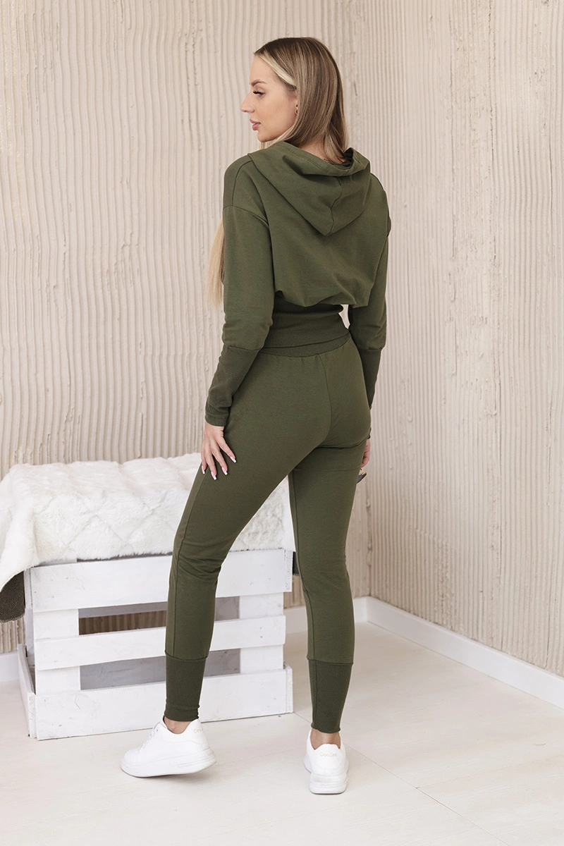 Set with wide cuffs in khaki color