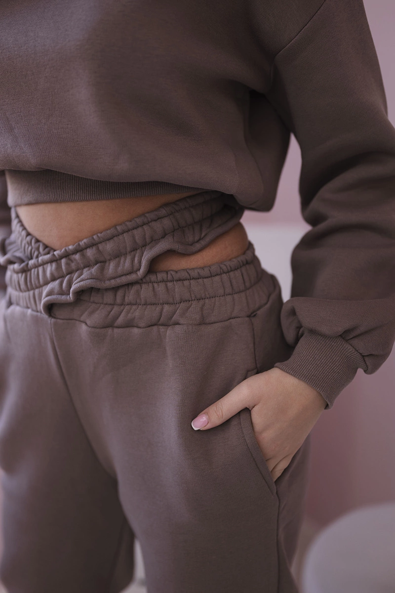 Insulated set with a short mocha sweatshirt