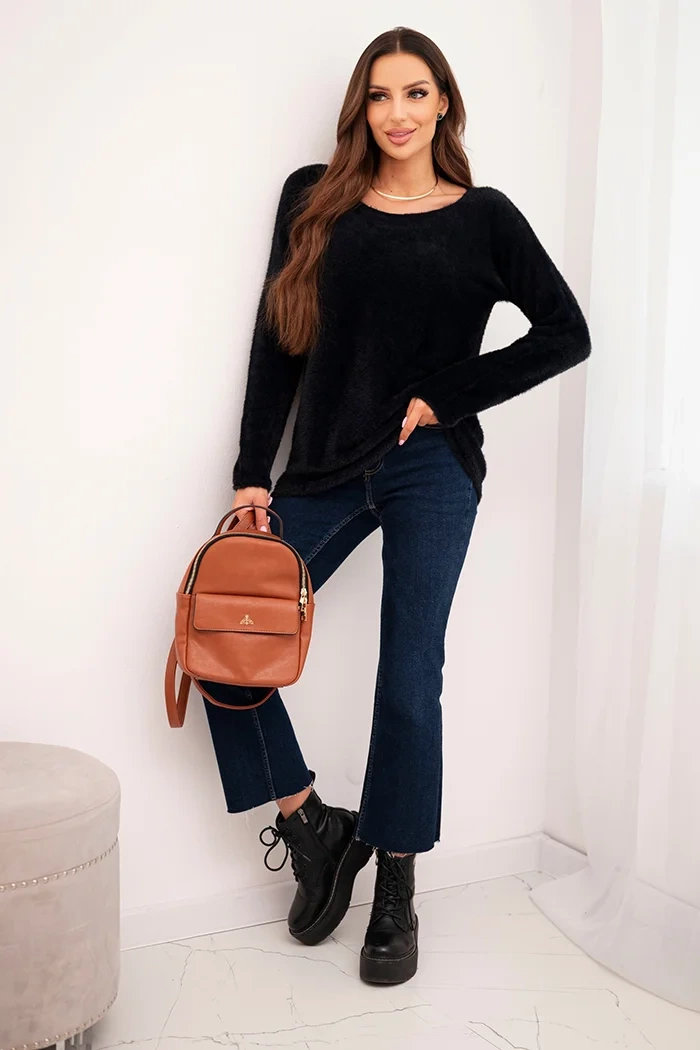 Kesi Włoski Women's sweater made of soft knit with a round neckline black