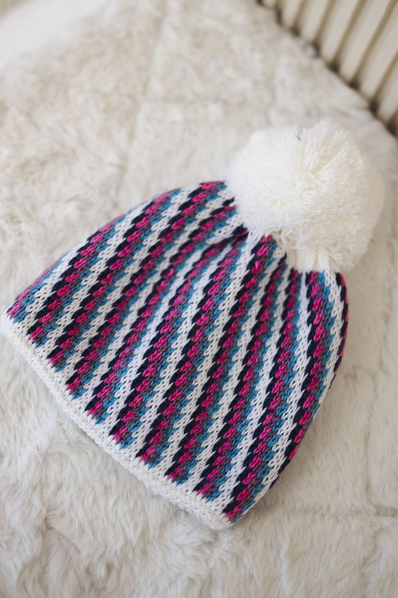 Kesi Cap with a pompom Hanna K328 white+jeans