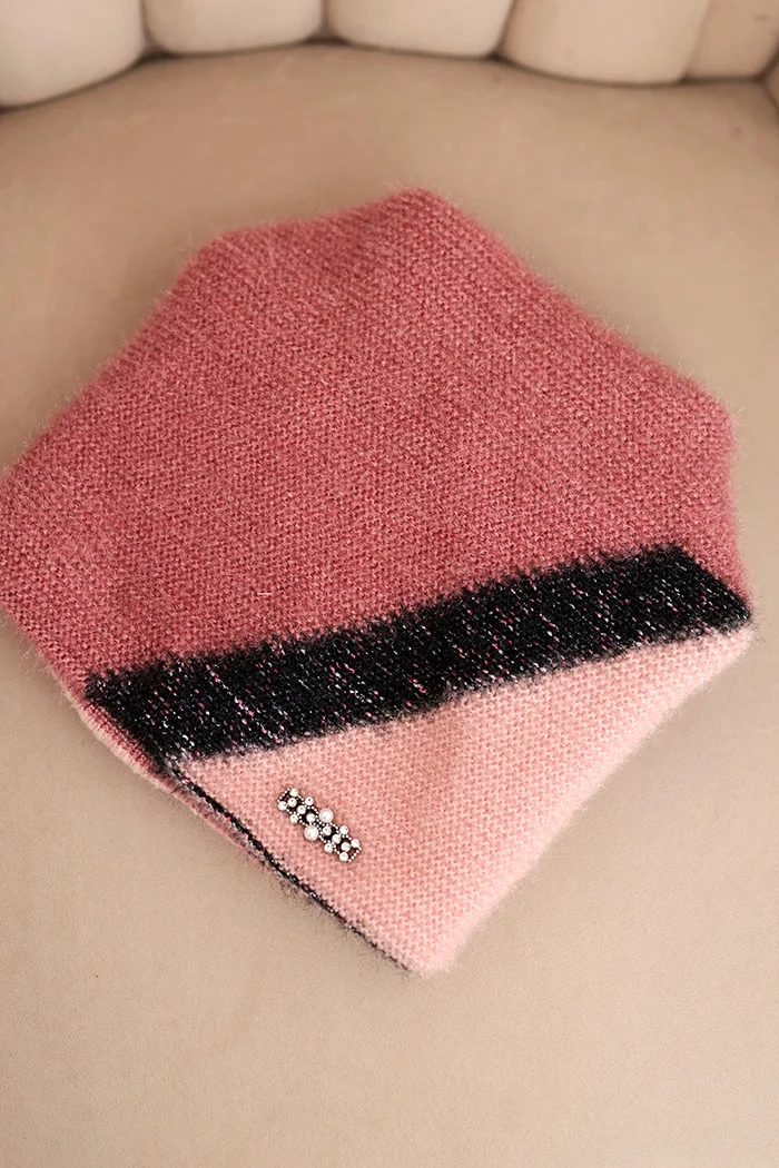 Kesi Women&#039;s ribbed cap made of modal and viscose with a decorative button ecru