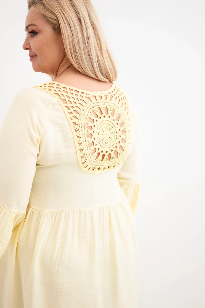 Kesi žlté plus size šaty z viskózy s výšivkou