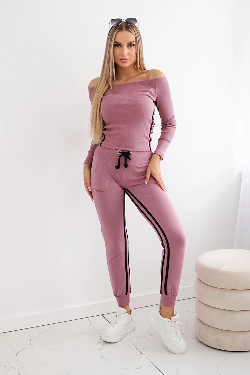 Set with double stripe in dark pink color