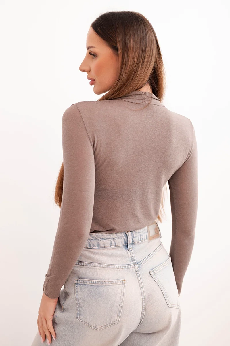 Kesi Włoski Women's cashmere blouse with a delicate turtleneck and long sleeves fango