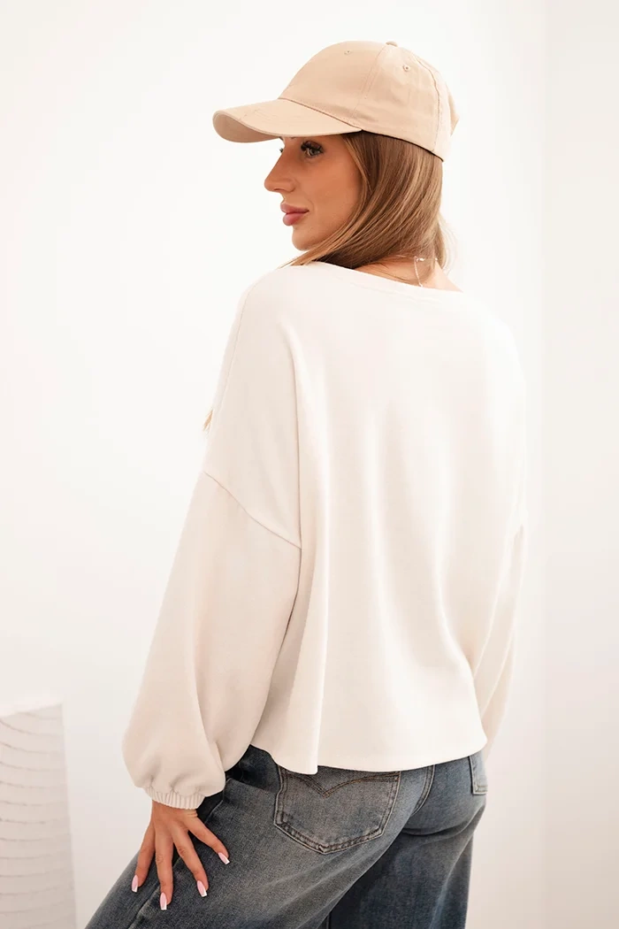 Kesi Włoski Women's sweatshirt with decorative finishing at the bottom ecru