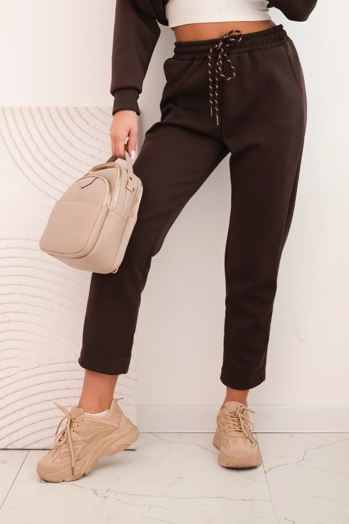 Kesi Włoski Women's tracksuit set made of viscose with a quilted sweatshirt and pants brown
