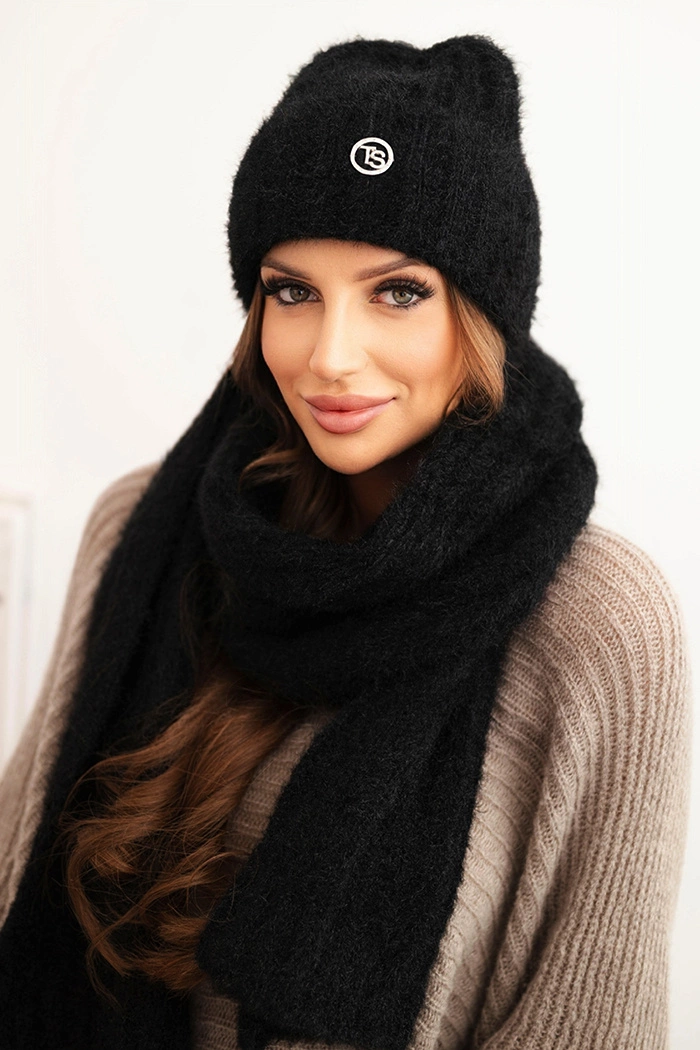 Kesi Women&#039;s set hat and long scarf made of soft yarn black