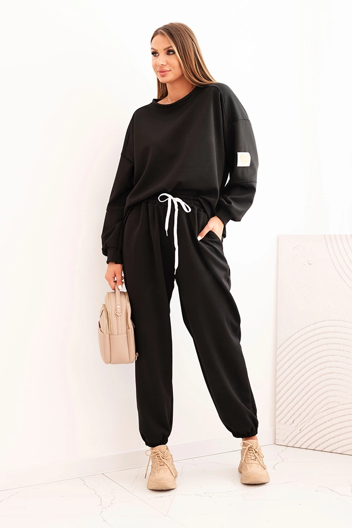 Kesi Włoski Ladies&#039; butter set with a loose sweatshirt and pants with the word LOVE black