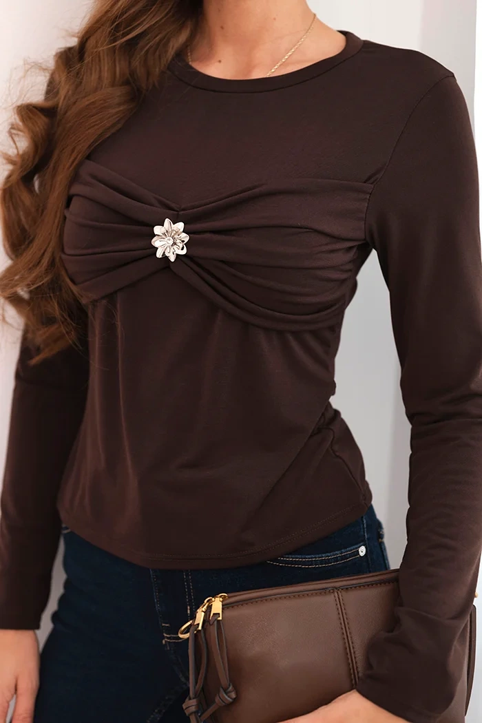 Kesi Włoski Women's fitted viscose blouse with draping and brooch brown