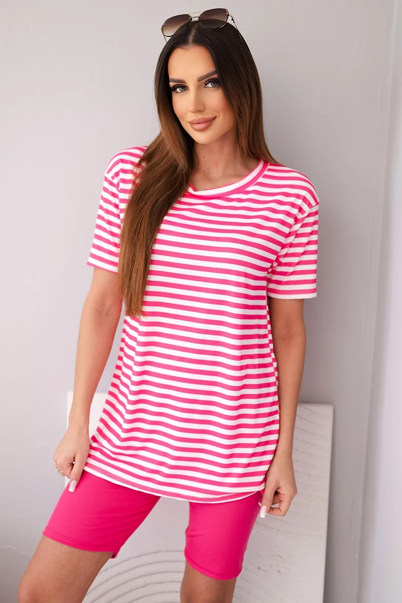 Дамски комплект от раиран топ с къс ръкав и шорти