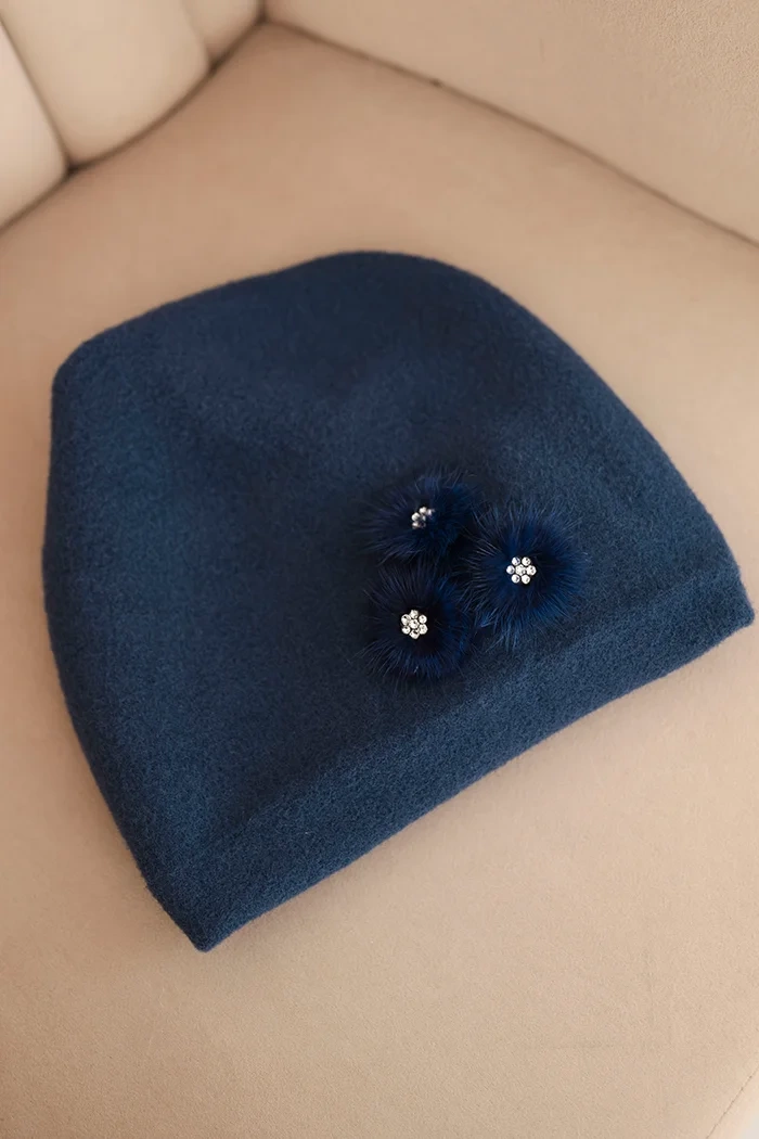 Kesi Women&#039;s cap with decorative fur flowers elegant navy