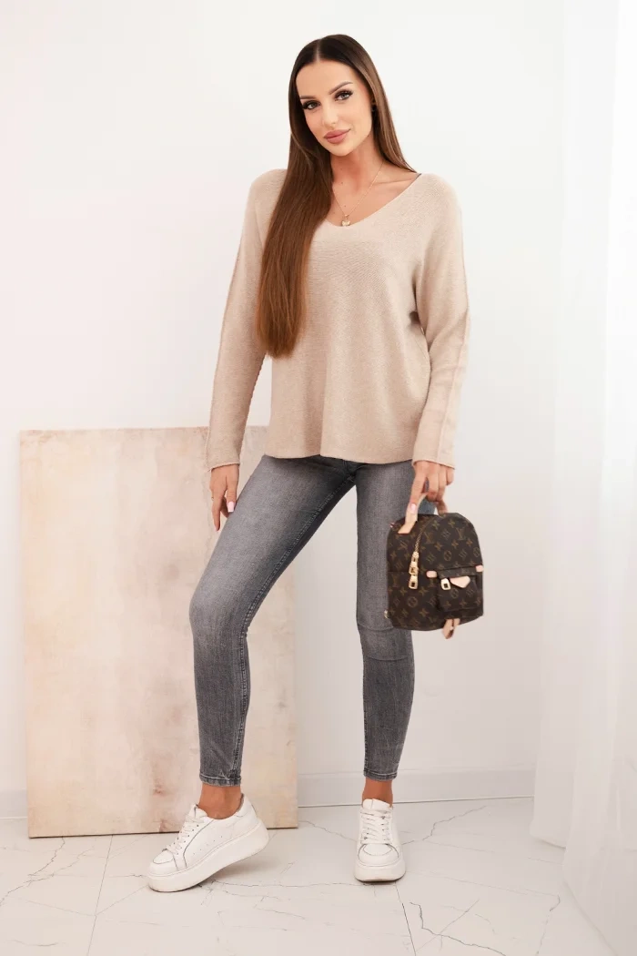 Kesi Włoski Women's sweater with viscose and a V-neck dark beige