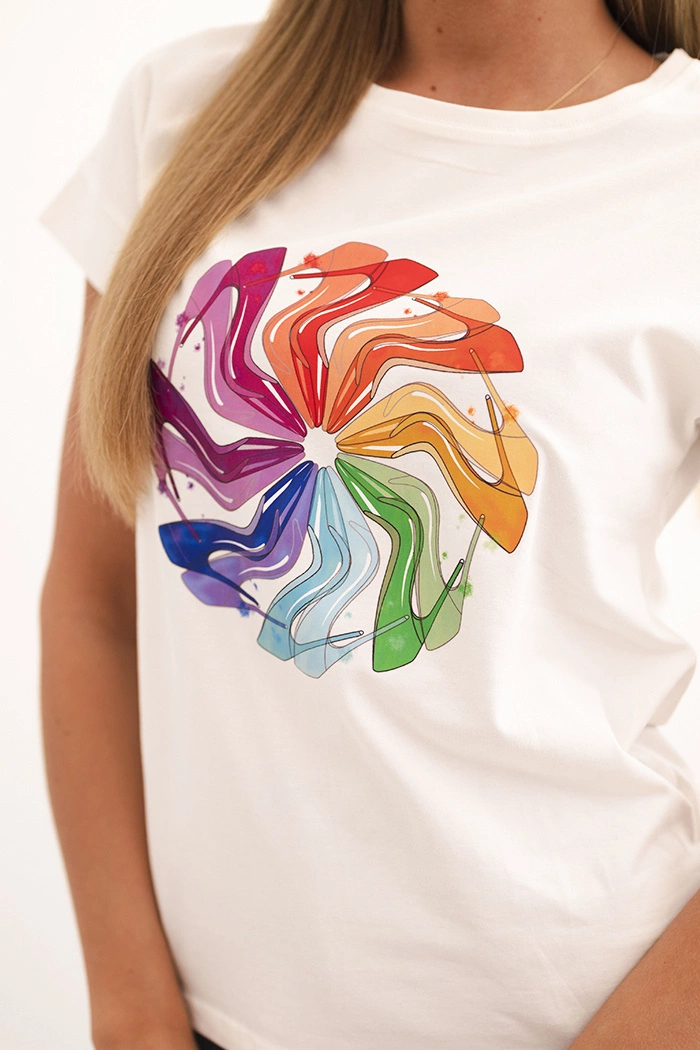 Kesi Women's cotton short-sleeve blouse with a colorful print ecru