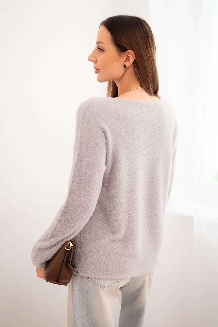 Kesi Włoski Women's sweater made of soft knit with a V-neck fango