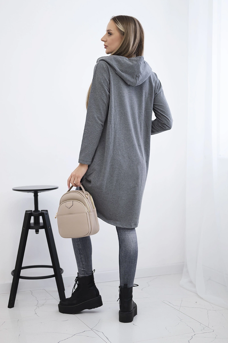 Sweatshirt with a long back and a graphite hood
