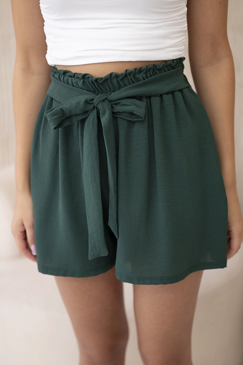 Viscose shorts tied at the waist dark green