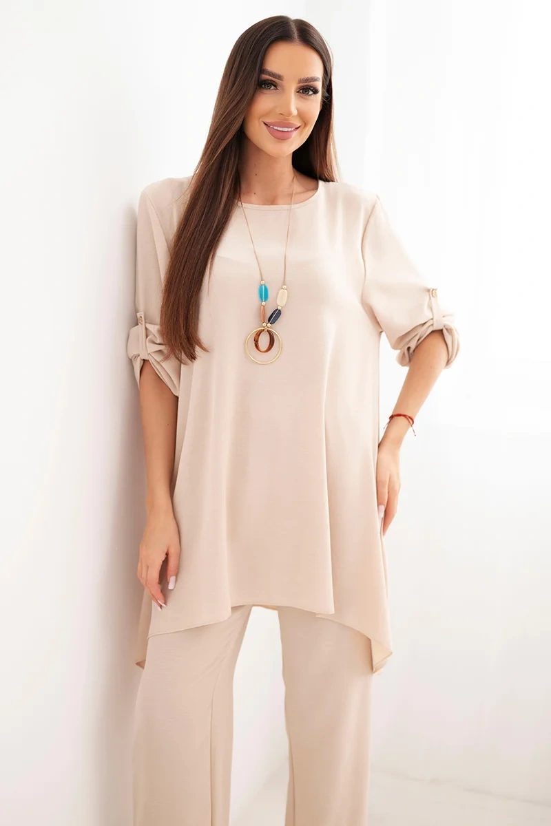 Set blouse + trousers with pendant beige
