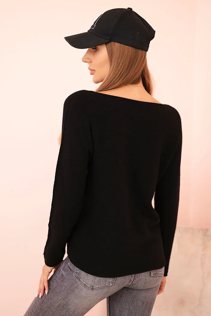 Kesi Włoski Women&#039;s sweater made of viscose with long sleeves and a round neckline black