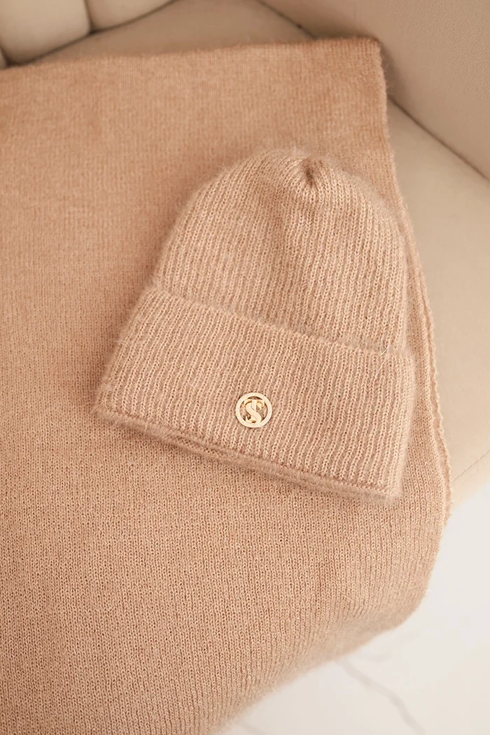 Kesi Women&#039;s set with a hat and scarf made of soft knit beige