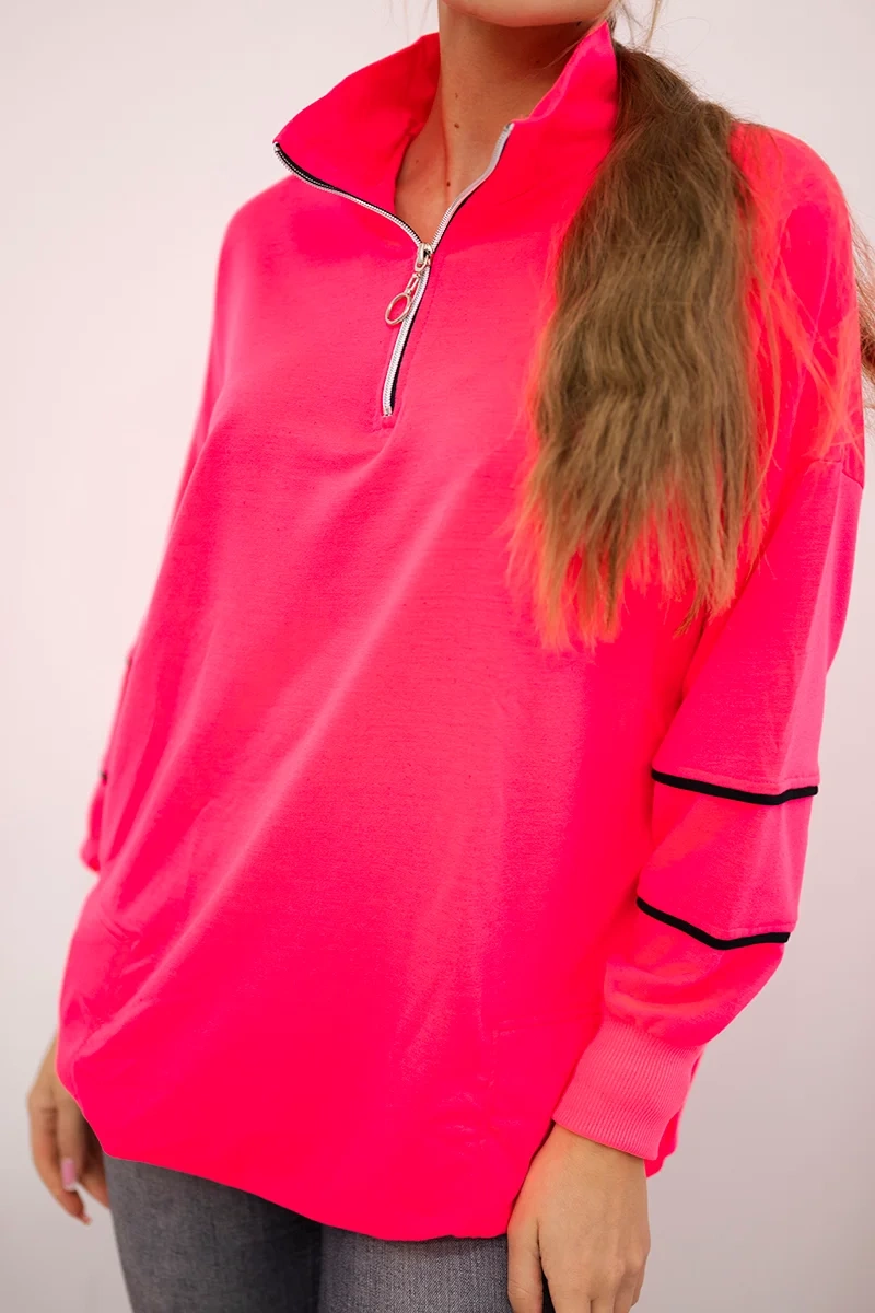 Sweatshirt with zipper and pockets in pink neon color