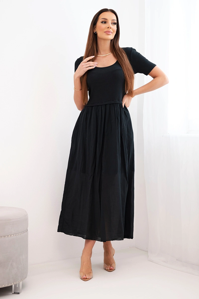 Миди рокля с къси ръкави и разкроена пола