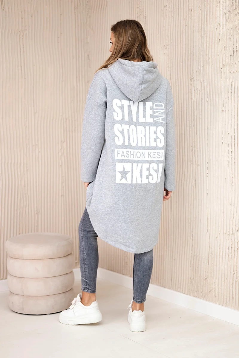 Padded sweatshirt with a long back and a grey hoodie