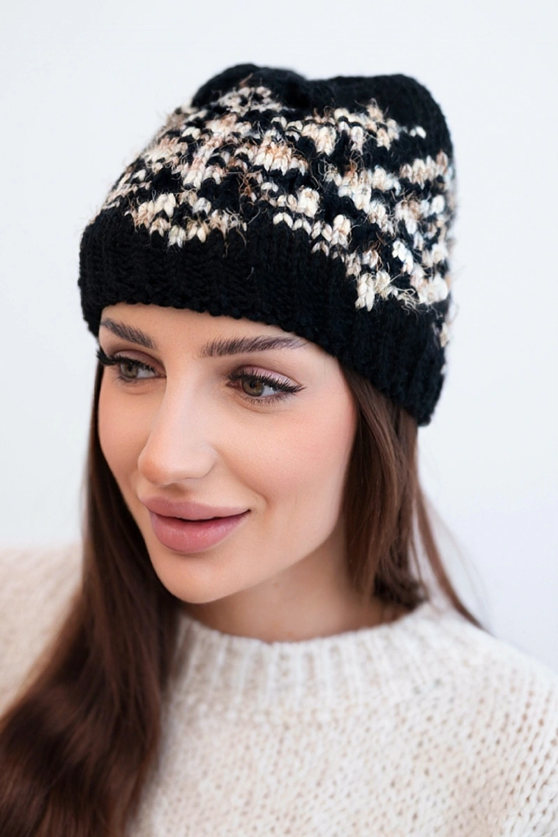 Дамска зимна шапка с декоративни кристали