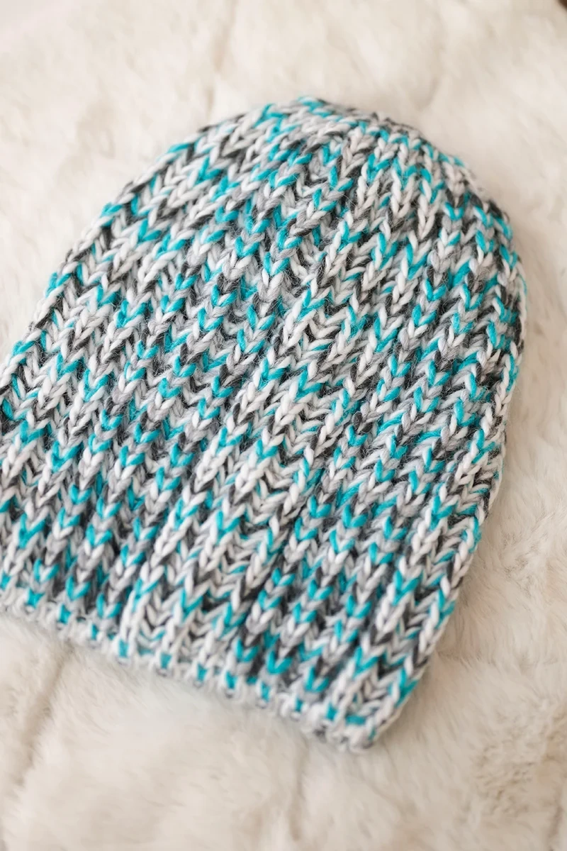 Women&#039;s cap Lora K312 turquoise + gray