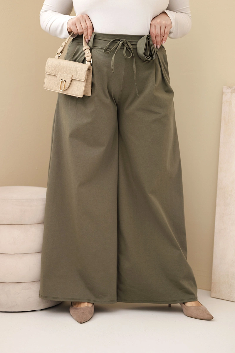 Панталон с големи размери и флорален колан