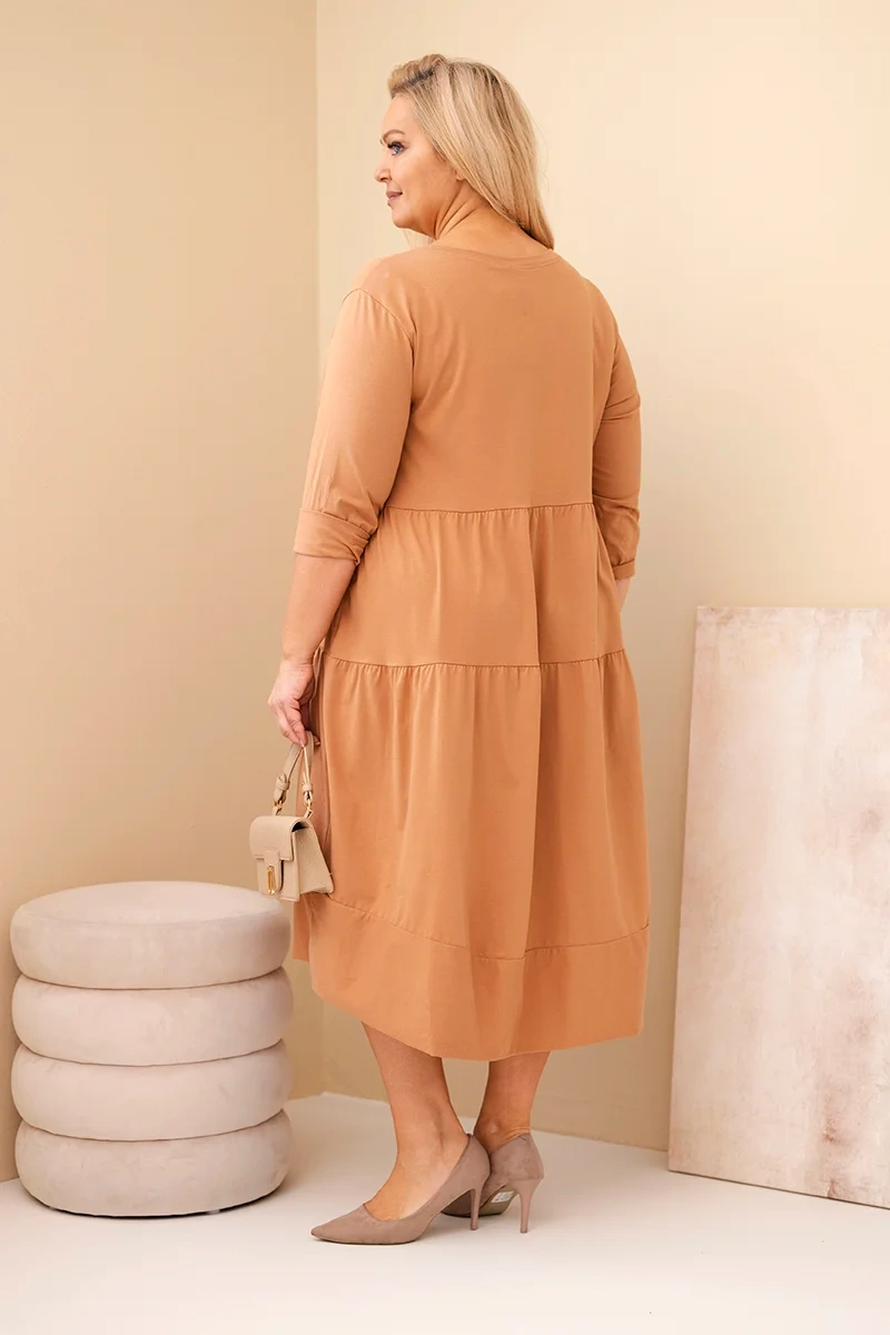 Kesi Włoski Dámska bavlnená sukňa Plus Size s volánmi a podhnutým rukávom camelová