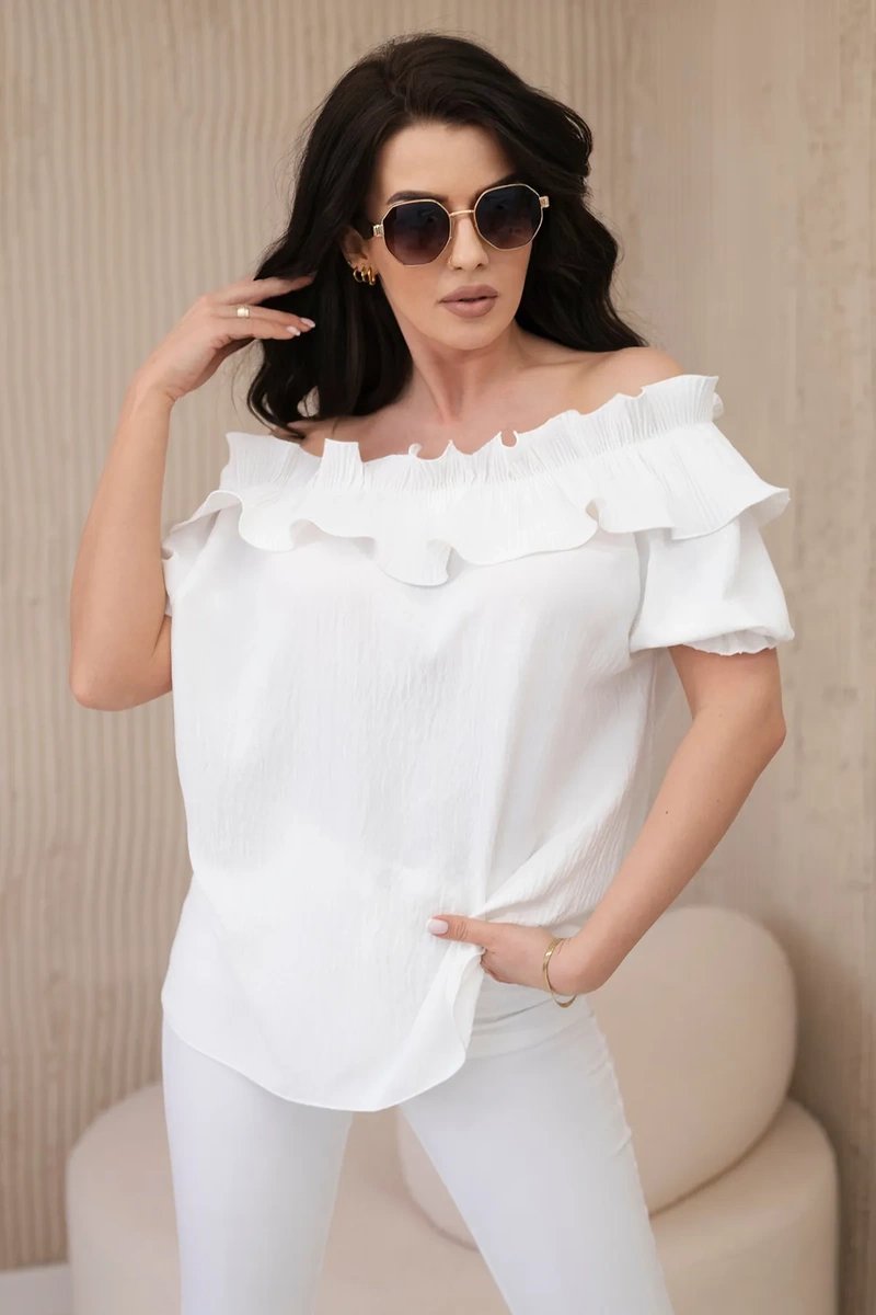 Spanish Blouse With A Decorative Ruffle In White