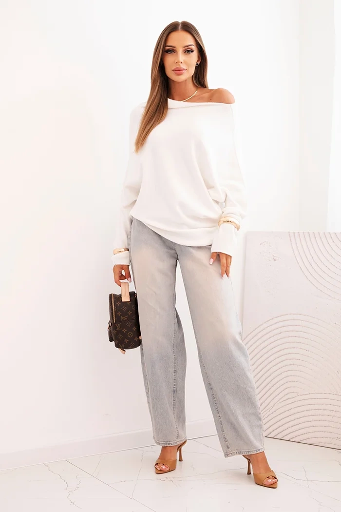 Kesi Włoski Women's asymmetrical batwing viscose sweater ecru