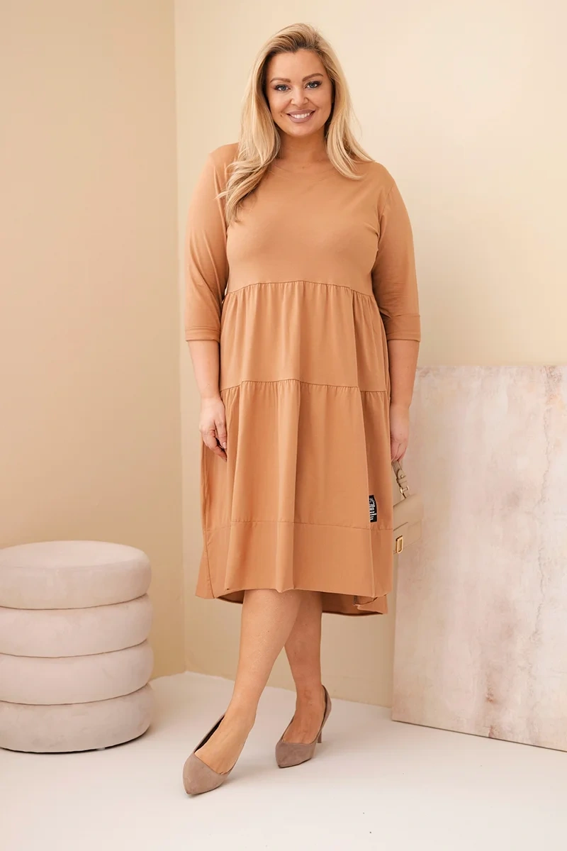 Kesi Włoski Dámska bavlnená sukňa Plus Size s volánmi a podhnutým rukávom camelová