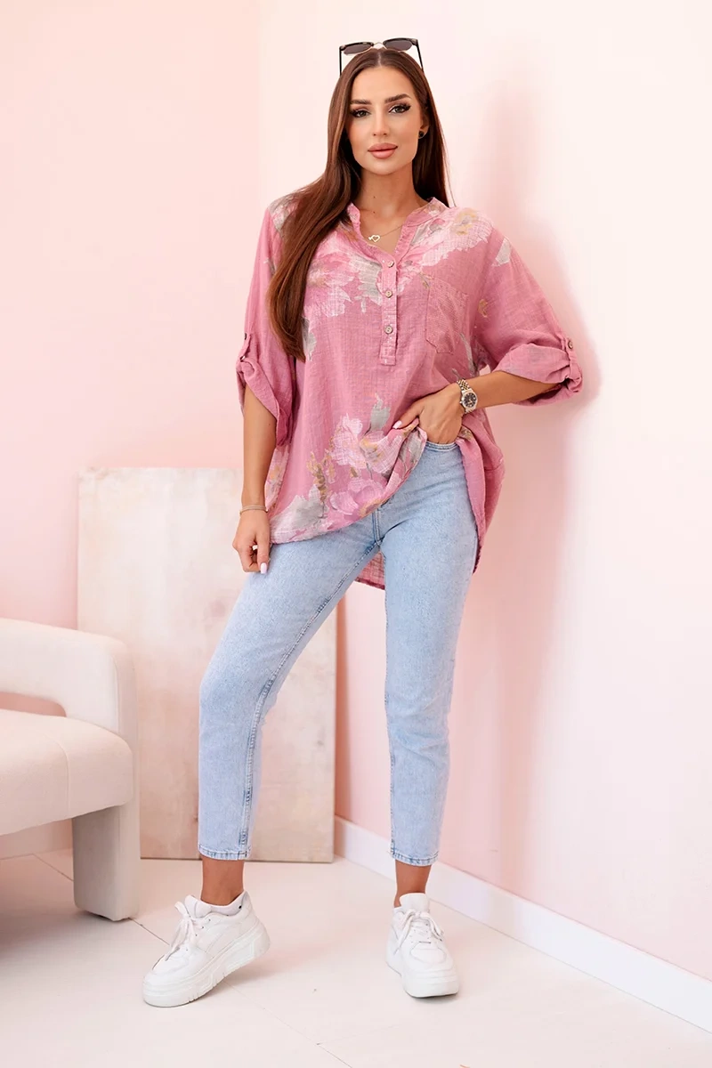 Kesi Włoski Women&#039;s cotton blouse with a floral pattern and dark pink buttons