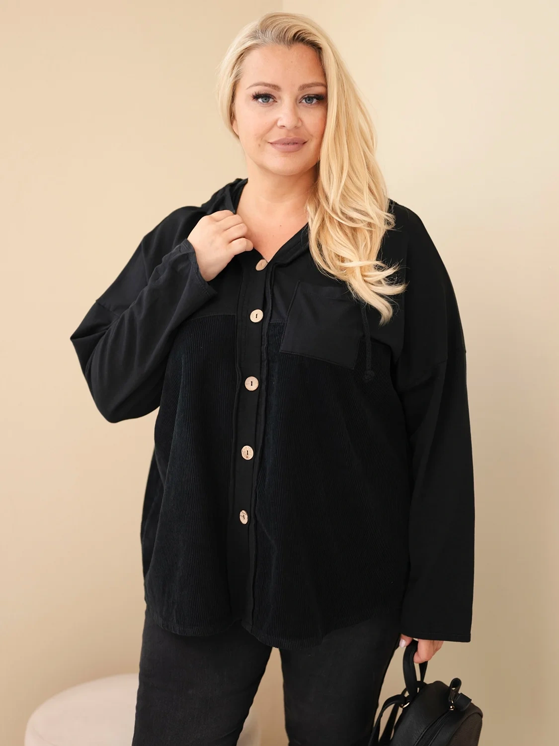 Kesi Włoski Plus Size bavlnená mikina s gombíkmi čierna