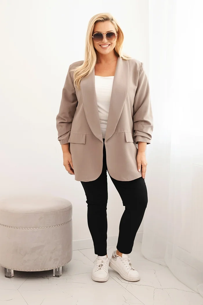 Elegantný plus size blejzer Kesi