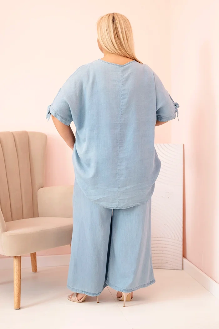 Kesi Włoski Dámsky komplet Plus Size z tencelu, blúzka s viazaním a široké nohavice svetlý džínsový