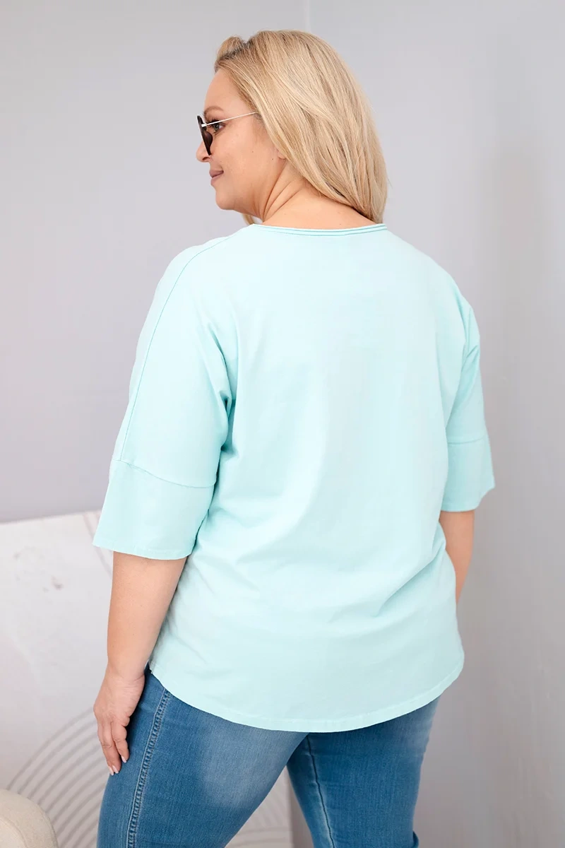 Dámska oversized plus-size blúzka Kesi s V- výstrihom v mentolovej farbe