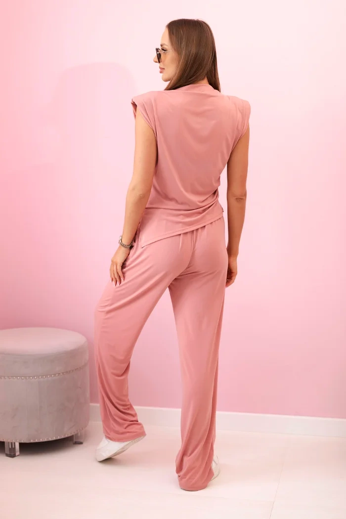 Kesi Włoski Elegant women&#039;s set with wide trousers and a ruffled blouse dark pink