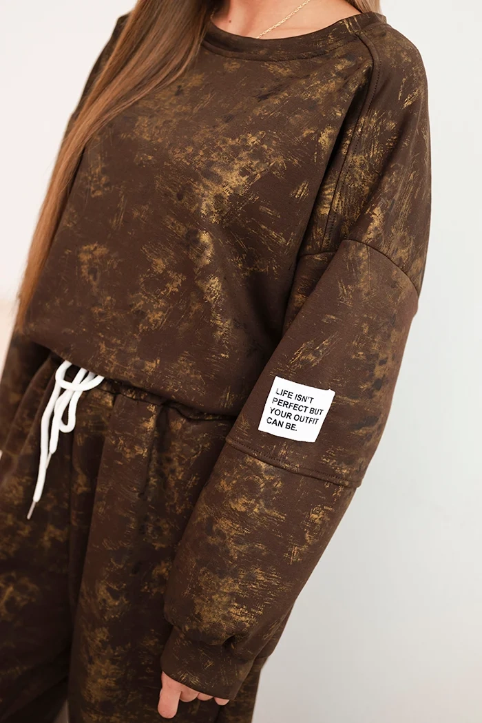 Kesi Włoski Women's oversized tracksuit set made of viscose with an elongated sweatshirt and a washed effect brown