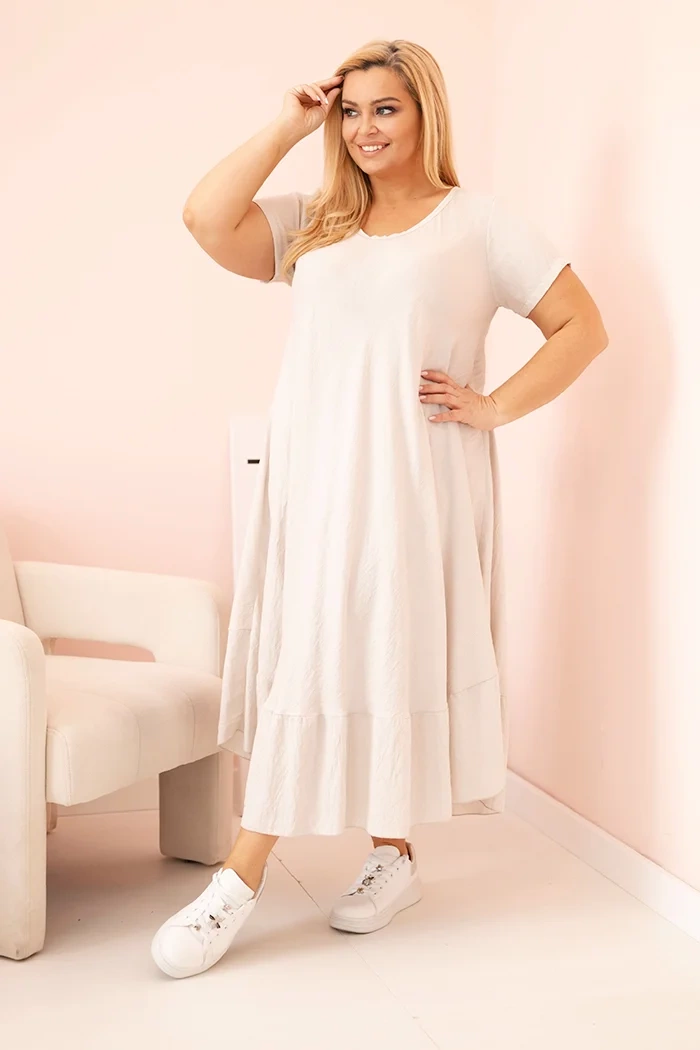 Kesi Włoski Dámské šaty plus size s krátkým rukávem a volánem z lehké viskózy béžová