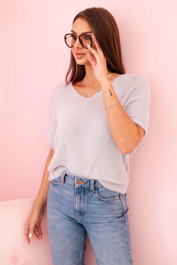 Kesi Włoski Women's sweater made of soft fluff with a V-neck and short sleeves gray