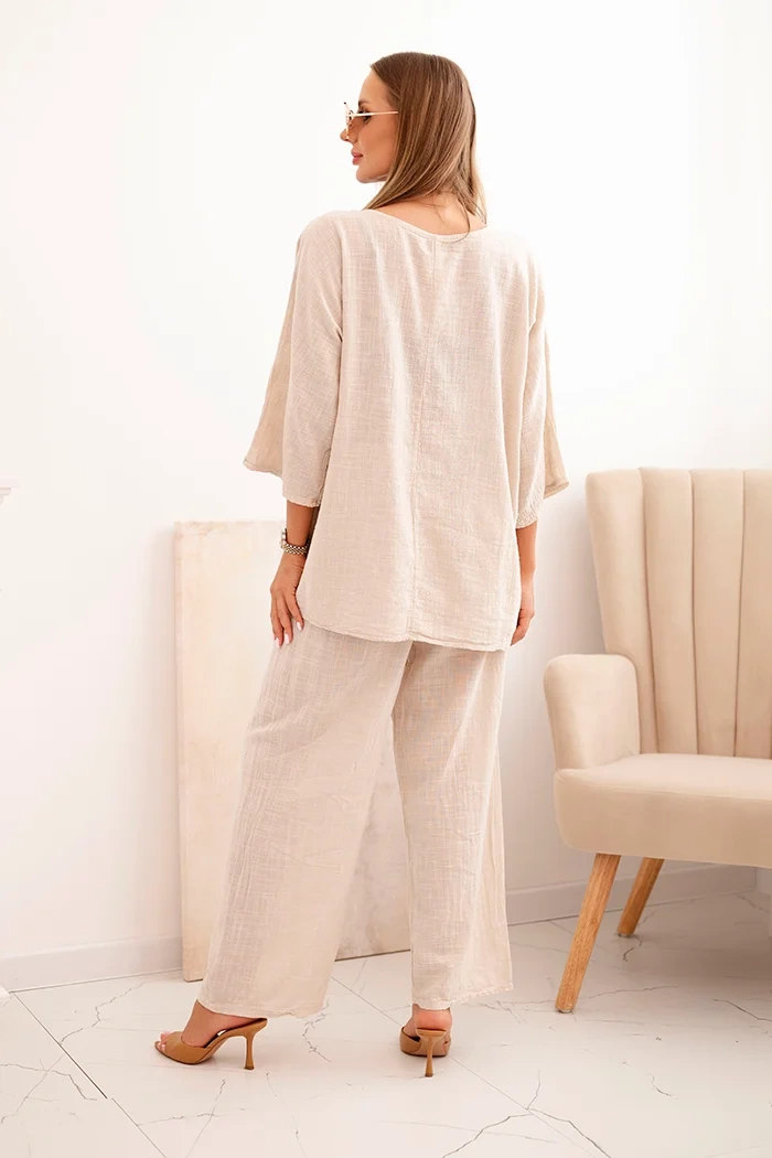 Kesi Włoski Women&#039;s set made of viscose blouse with necklace and trousers beige