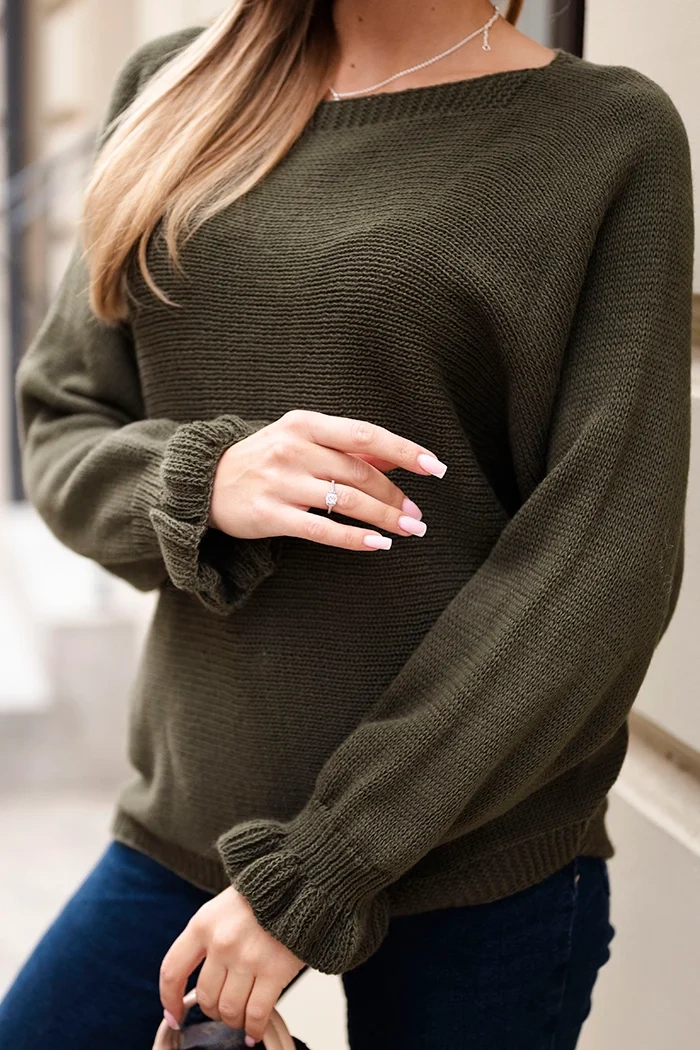 Kesi Włoski Women's mohair sweater with gathered sleeves and a cutout on the back khaki