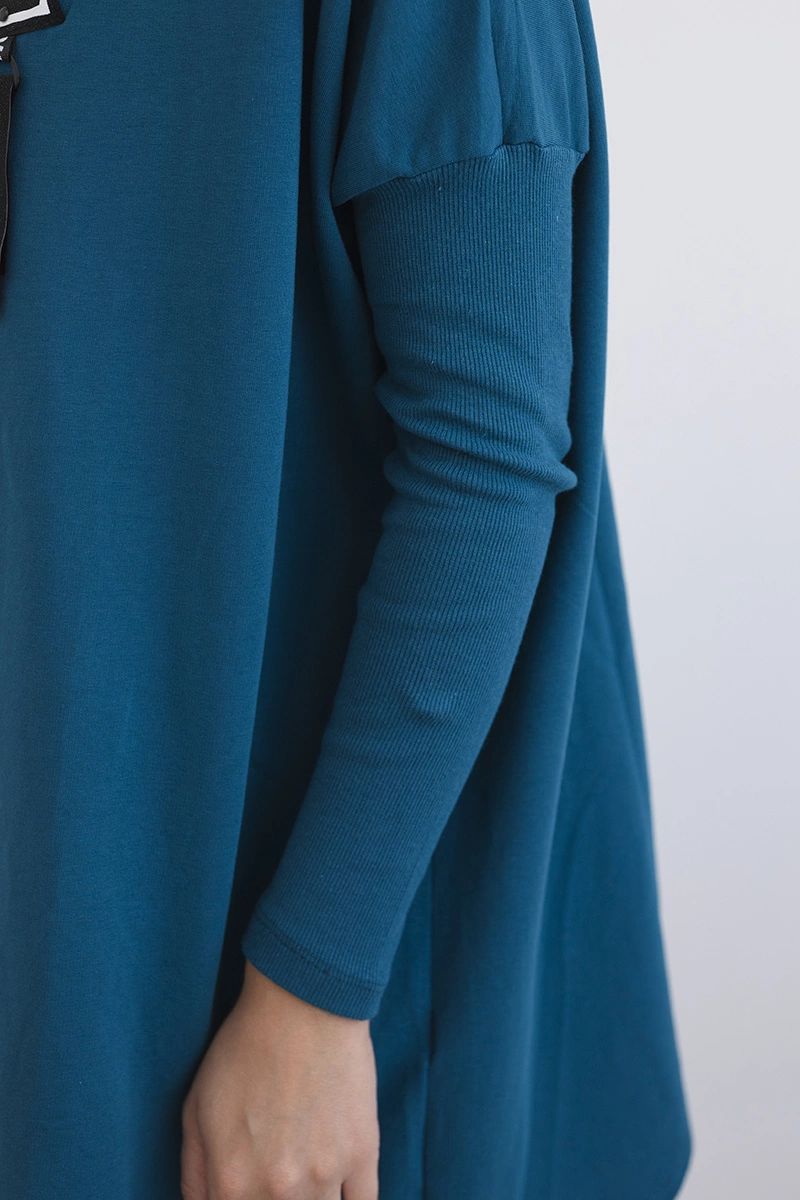 Oversize sweatshirt with asymmetrical sides marine